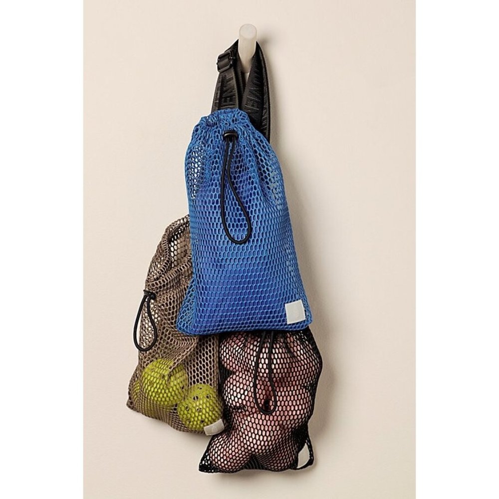 Free People Movement Mini Mesh Sling Bag NEW - Picture 1 of 4
